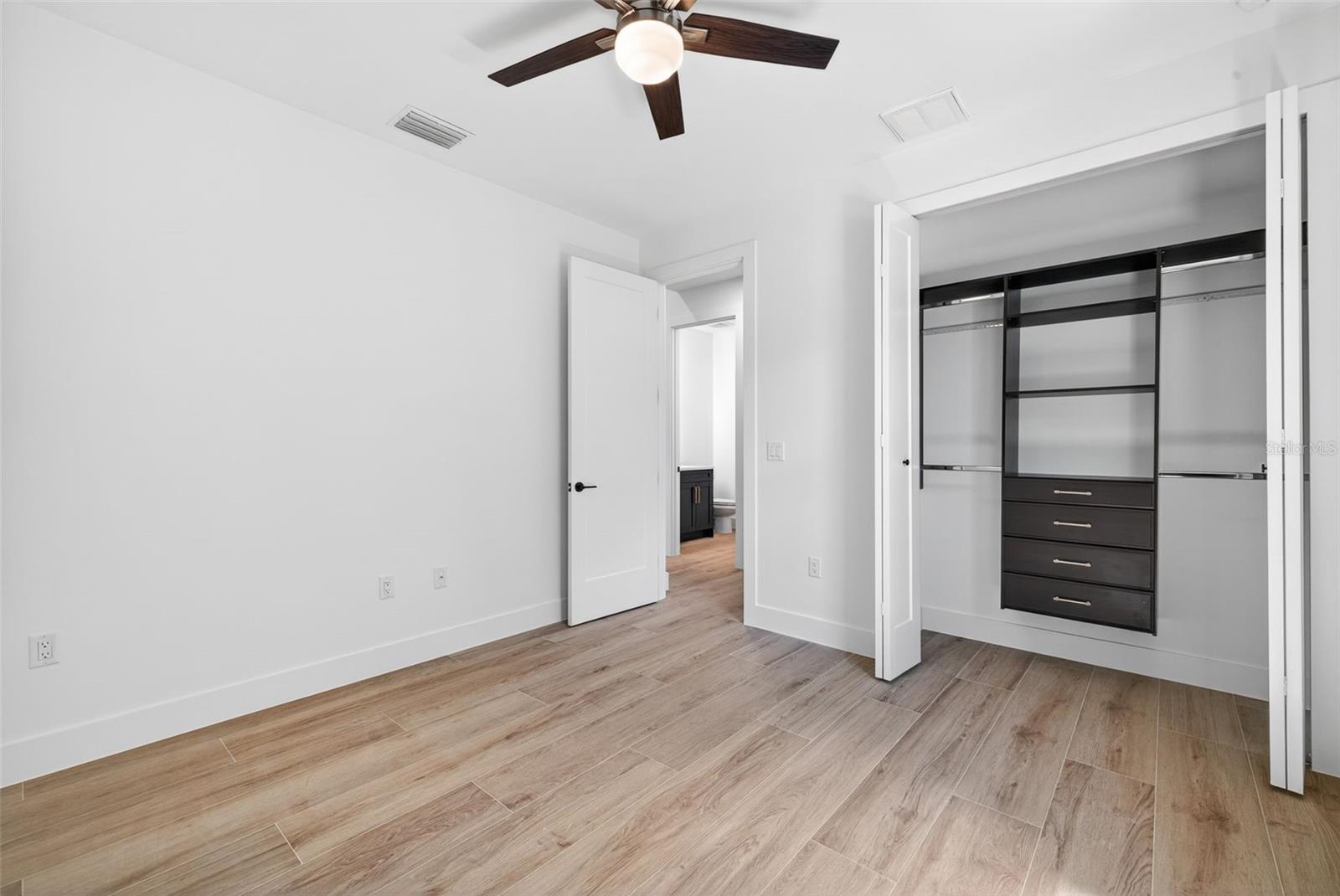 Image 28 of 57 For 2551 26th Place