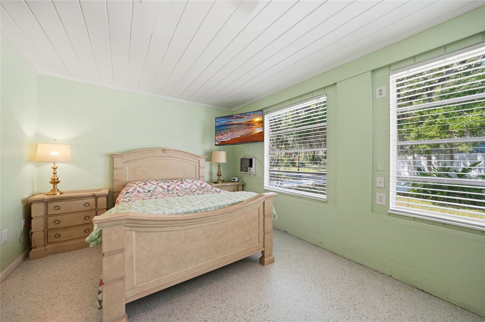 Image 26 of 48 For 23040 Central Avenue