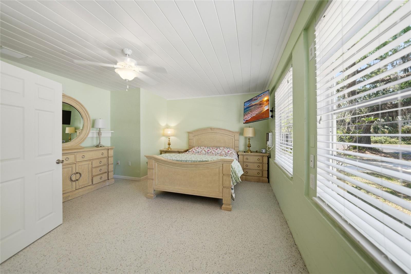 Image 27 of 48 For 23040 Central Avenue