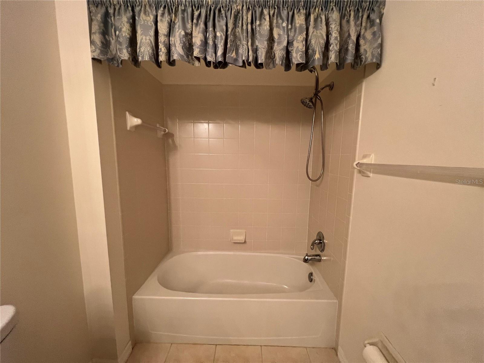 Image 17 of 35 For 4665 Whispering Oaks Drive