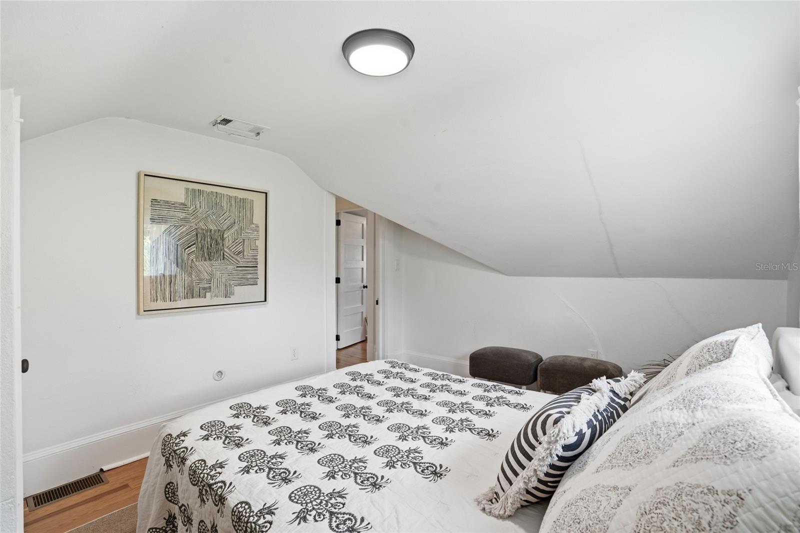 Image 34 of 49 For 1473 Barcelona Avenue