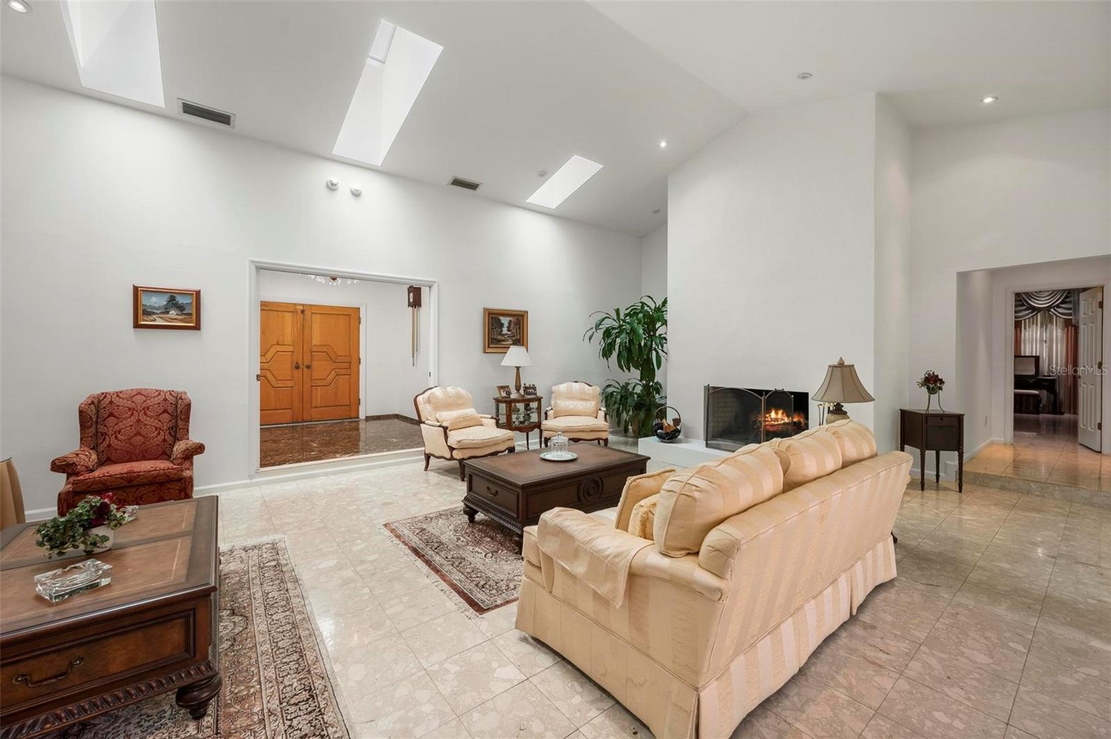 Image 10 of 76 For 1105 Yorkshire Street