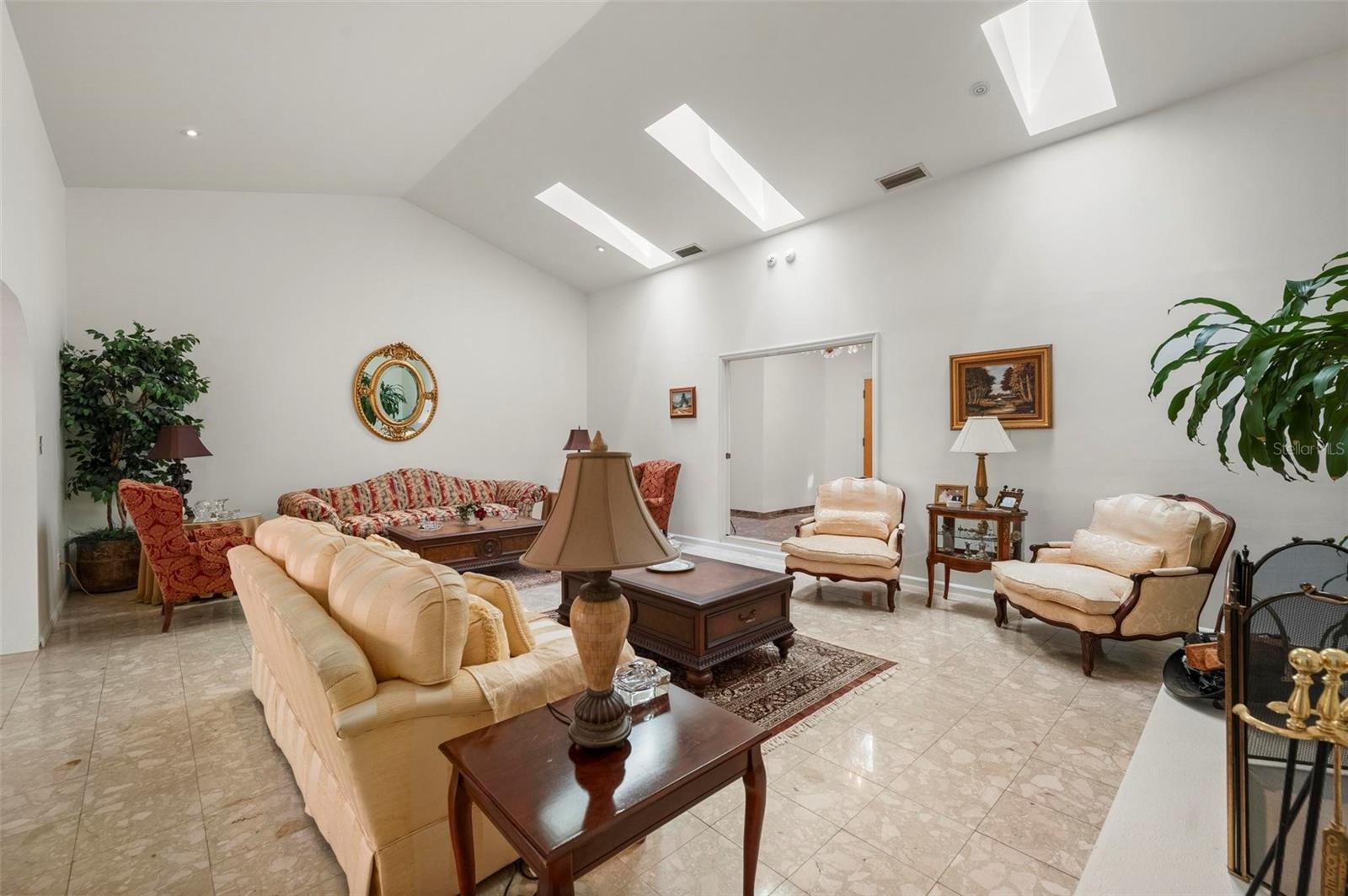 Image 12 of 76 For 1105 Yorkshire Street