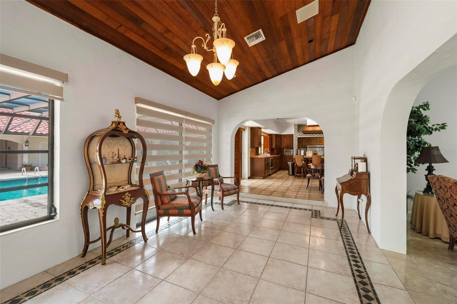 Image 13 of 76 For 1105 Yorkshire Street