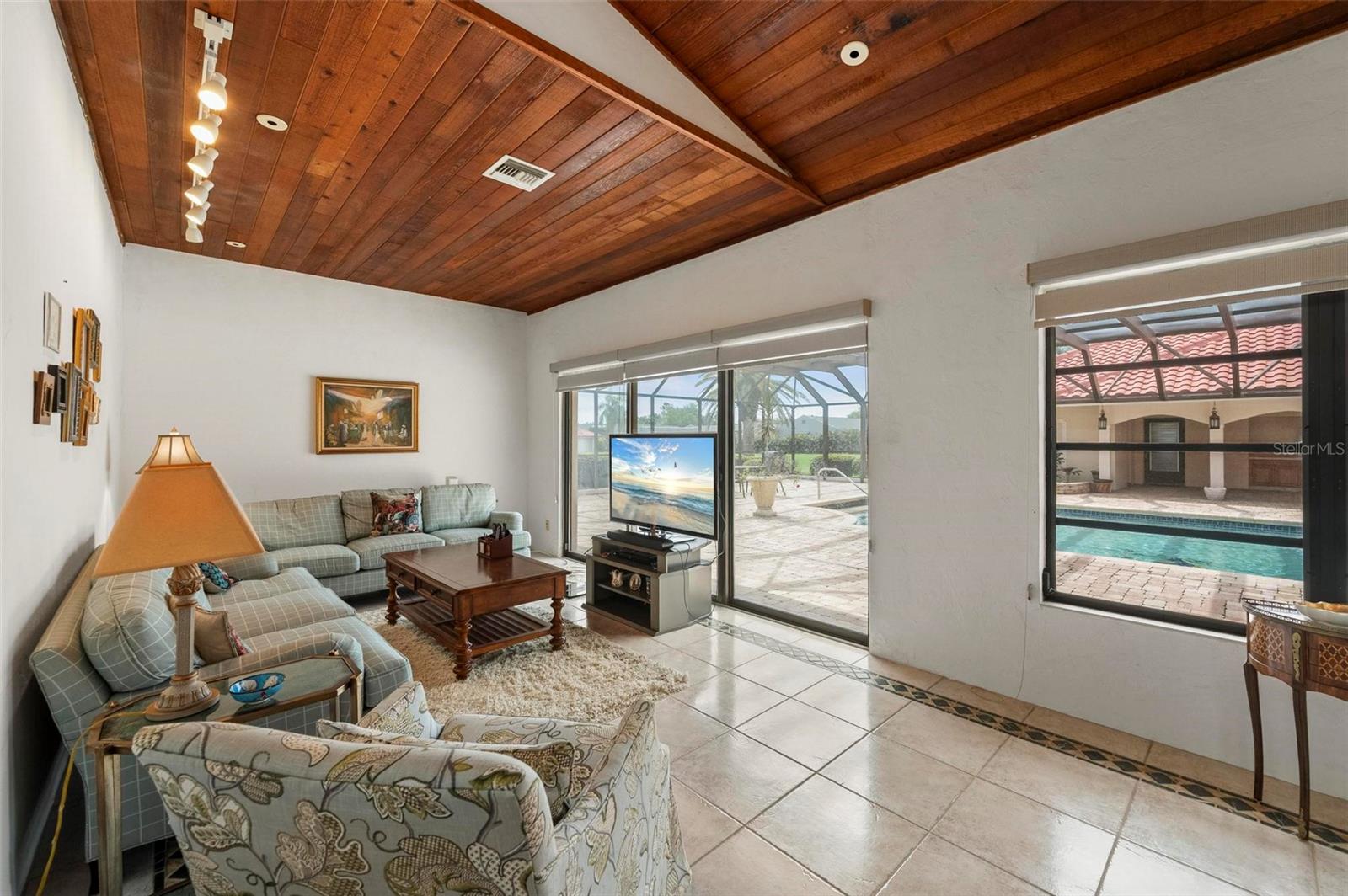 Image 14 of 76 For 1105 Yorkshire Street