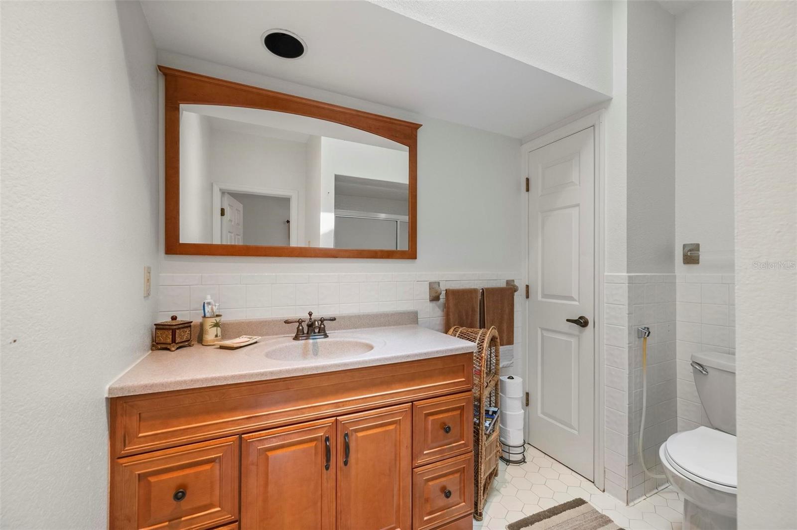 Image 25 of 76 For 1105 Yorkshire Street