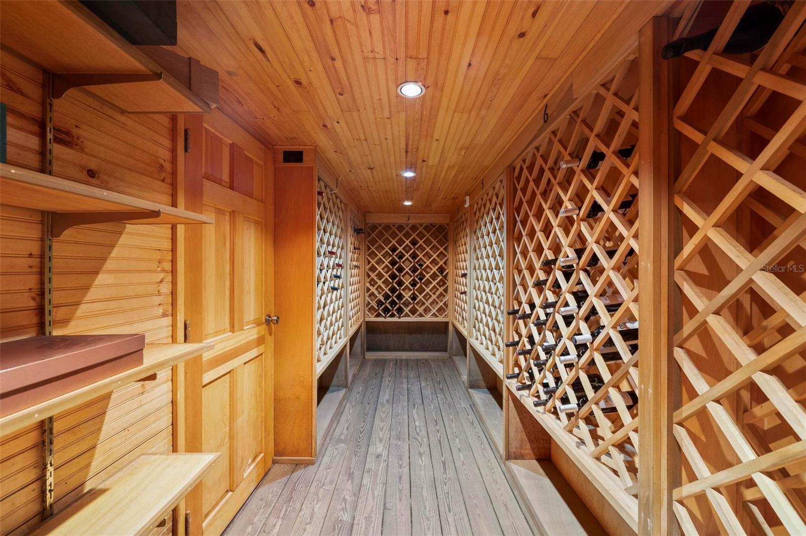 Image 26 of 76 For 1105 Yorkshire Street