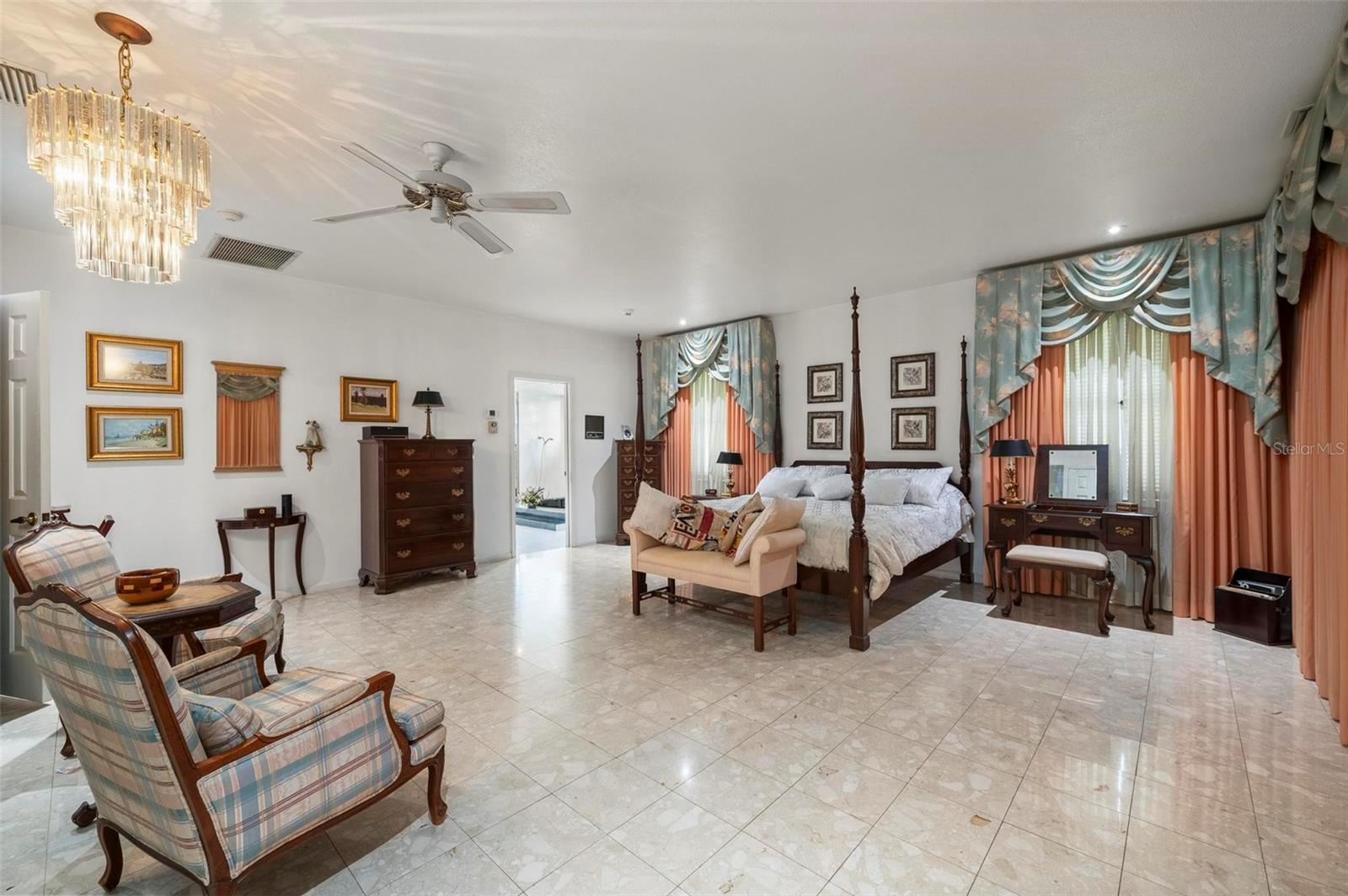 Image 29 of 76 For 1105 Yorkshire Street