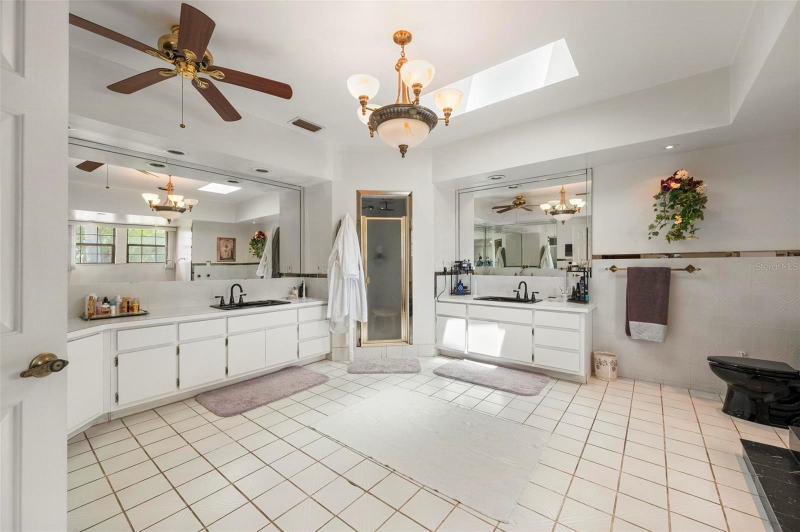 Image 31 of 76 For 1105 Yorkshire Street