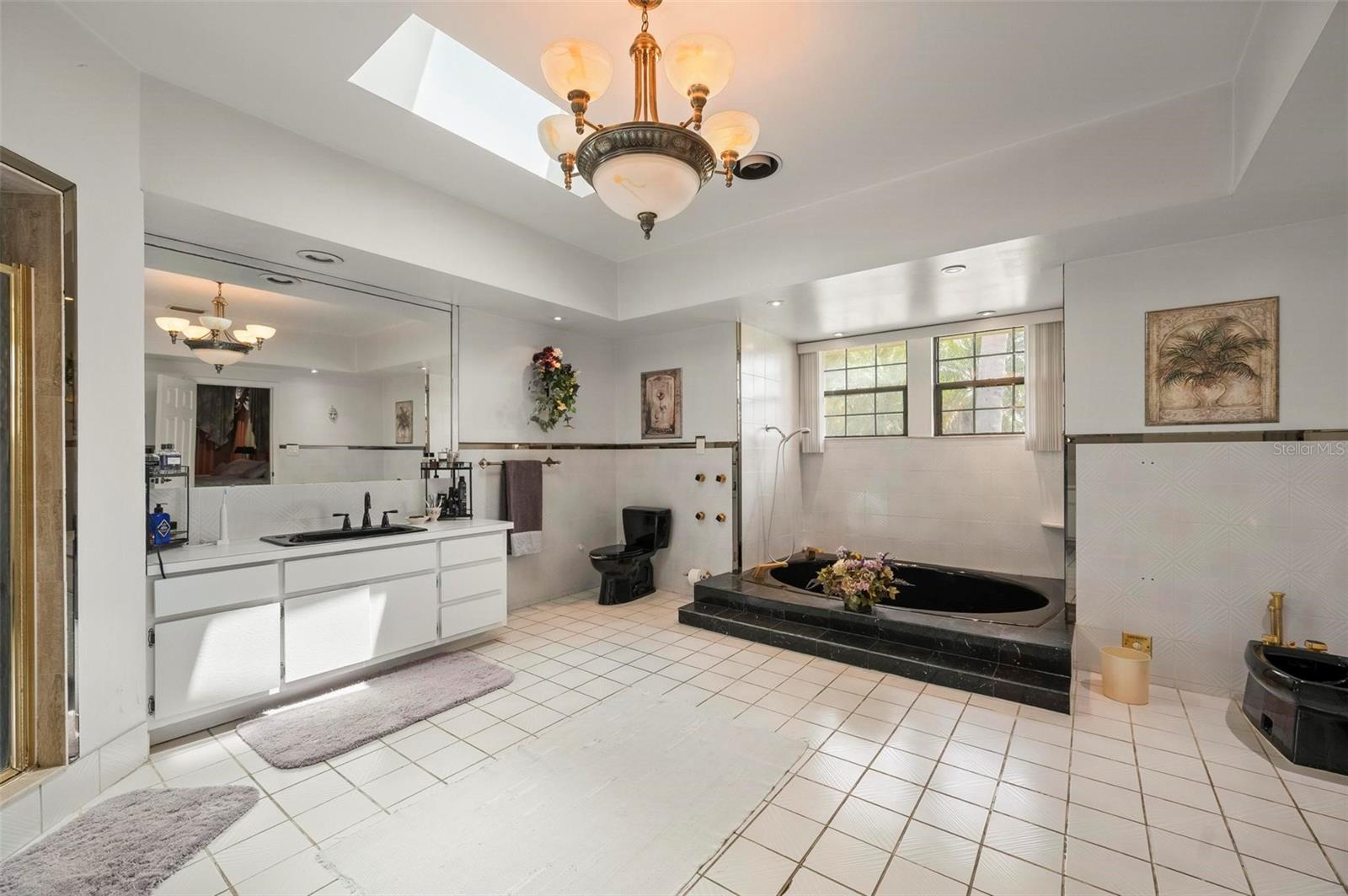 Image 32 of 76 For 1105 Yorkshire Street