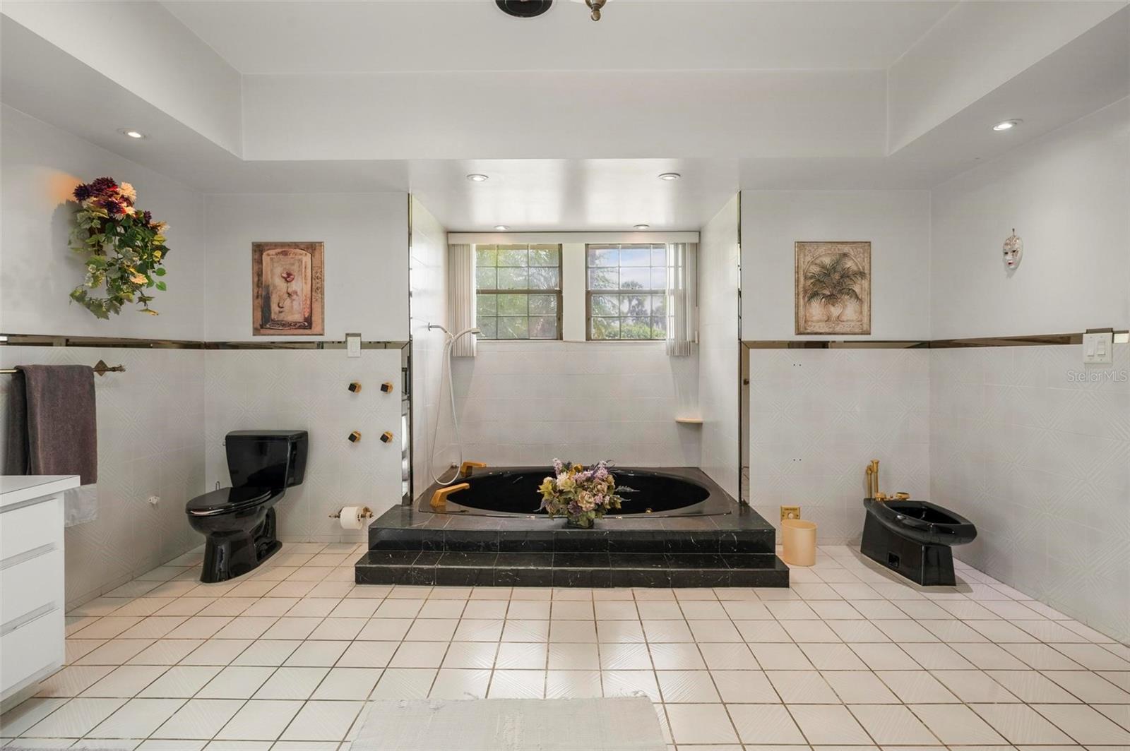 Image 33 of 76 For 1105 Yorkshire Street