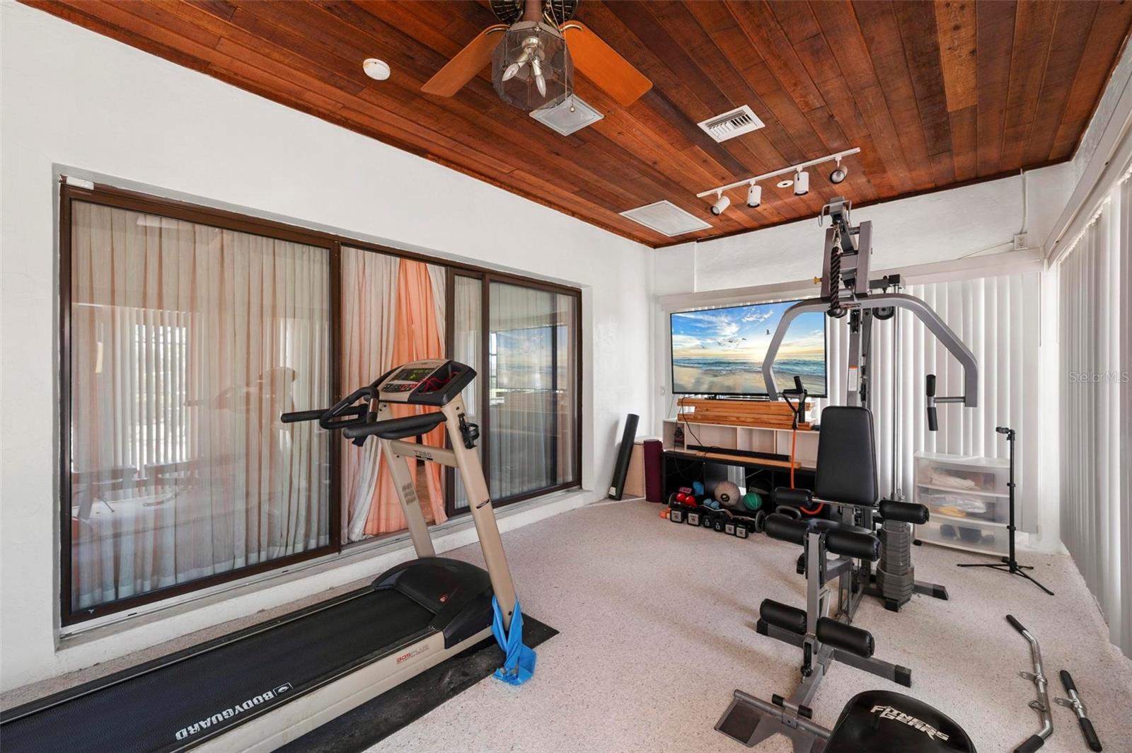 Image 35 of 76 For 1105 Yorkshire Street