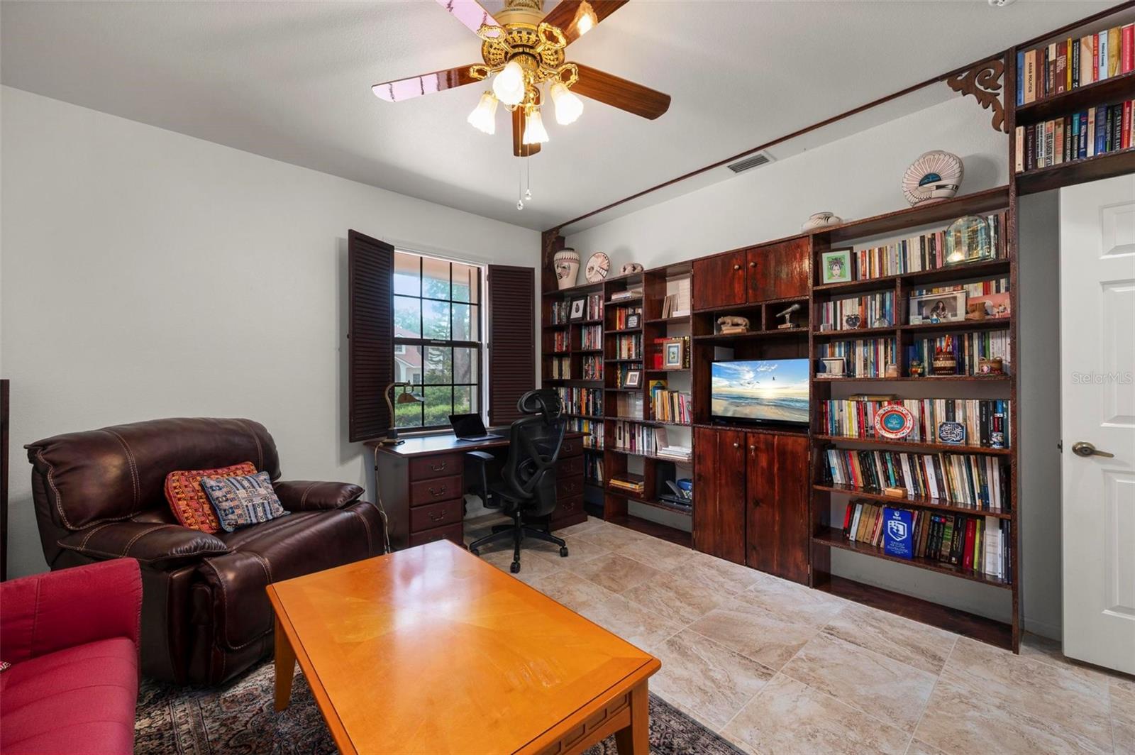 Image 38 of 76 For 1105 Yorkshire Street