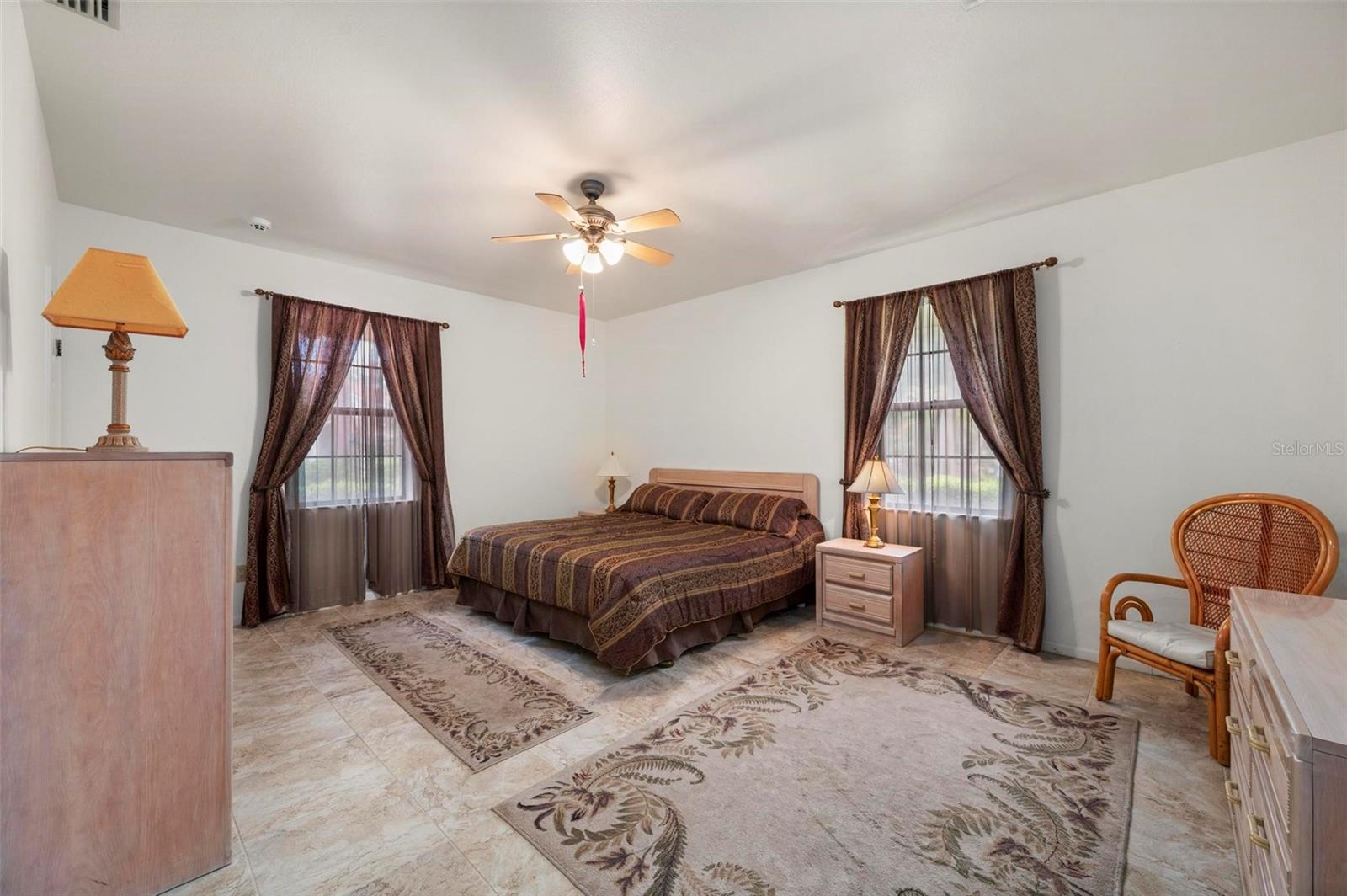 Image 39 of 76 For 1105 Yorkshire Street