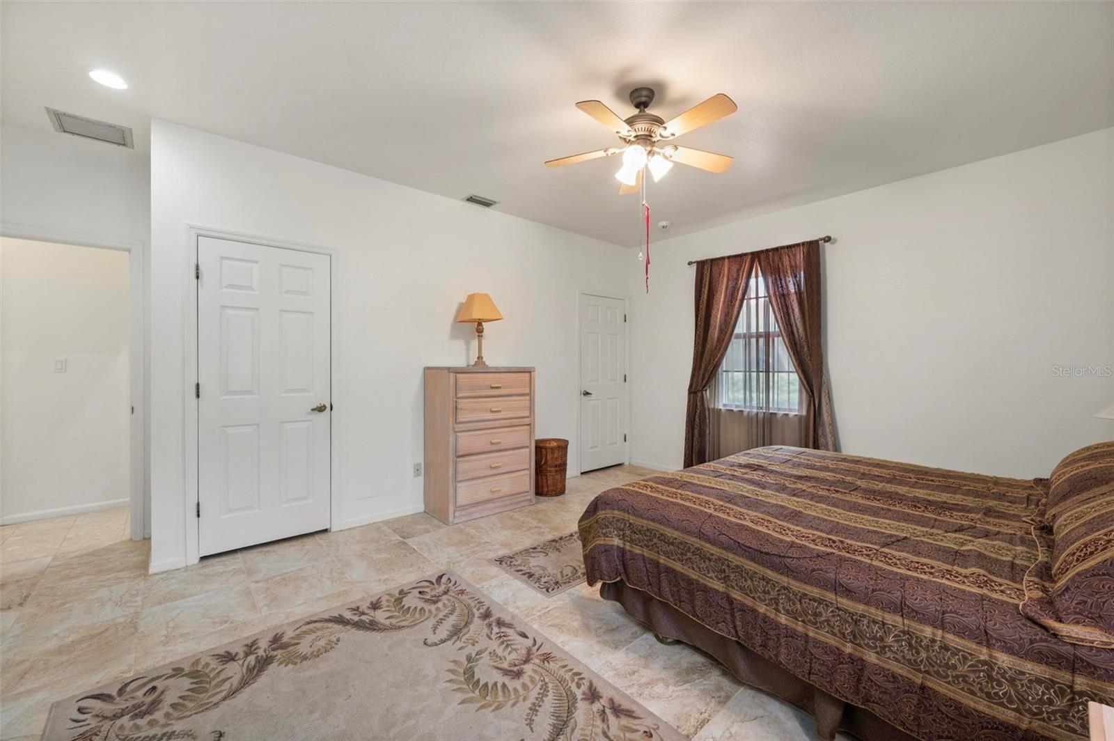 Image 40 of 76 For 1105 Yorkshire Street