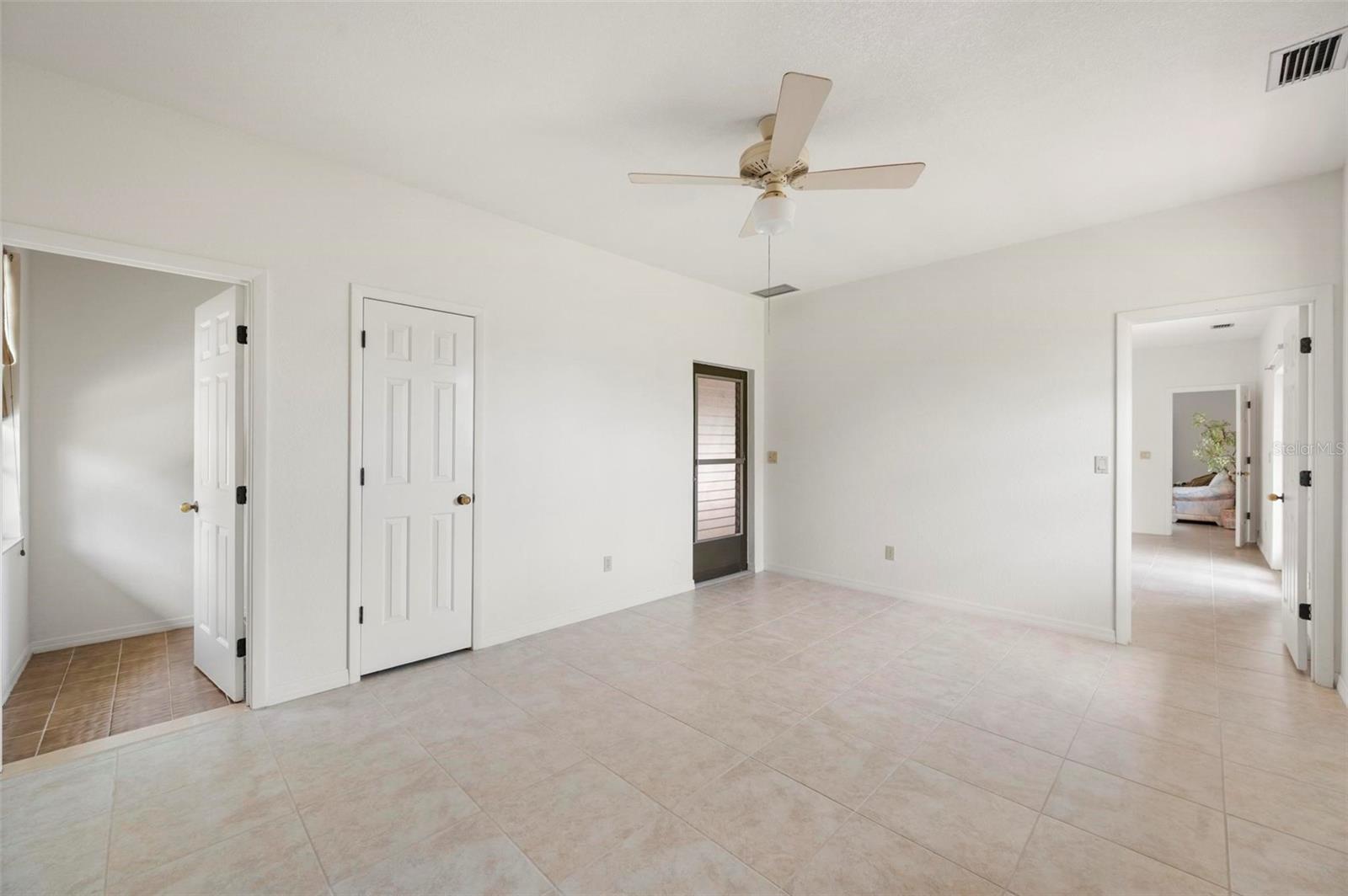 Image 49 of 76 For 1105 Yorkshire Street