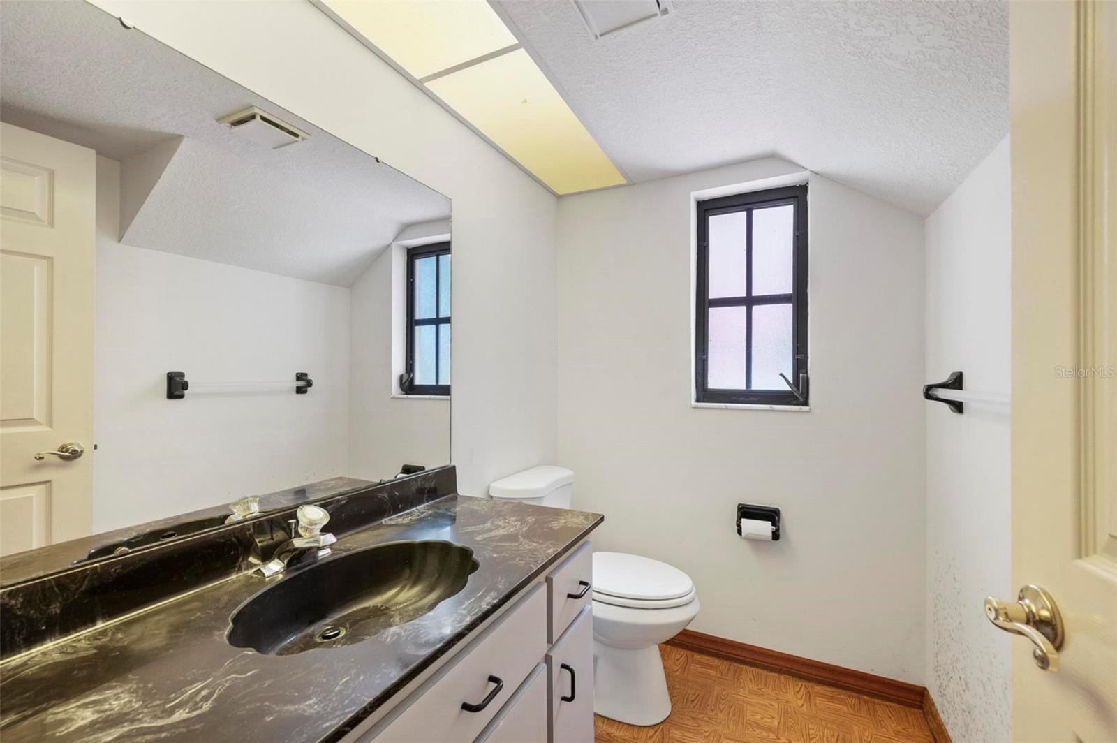 Image 58 of 76 For 1105 Yorkshire Street