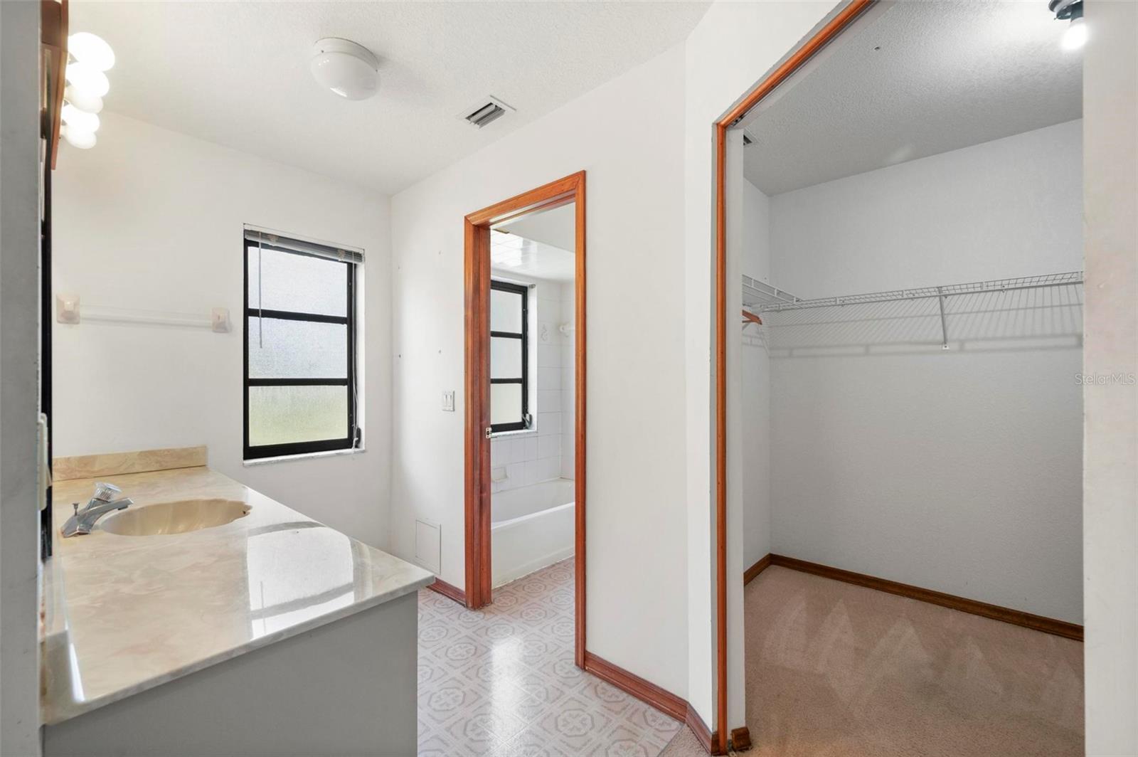 Image 61 of 76 For 1105 Yorkshire Street