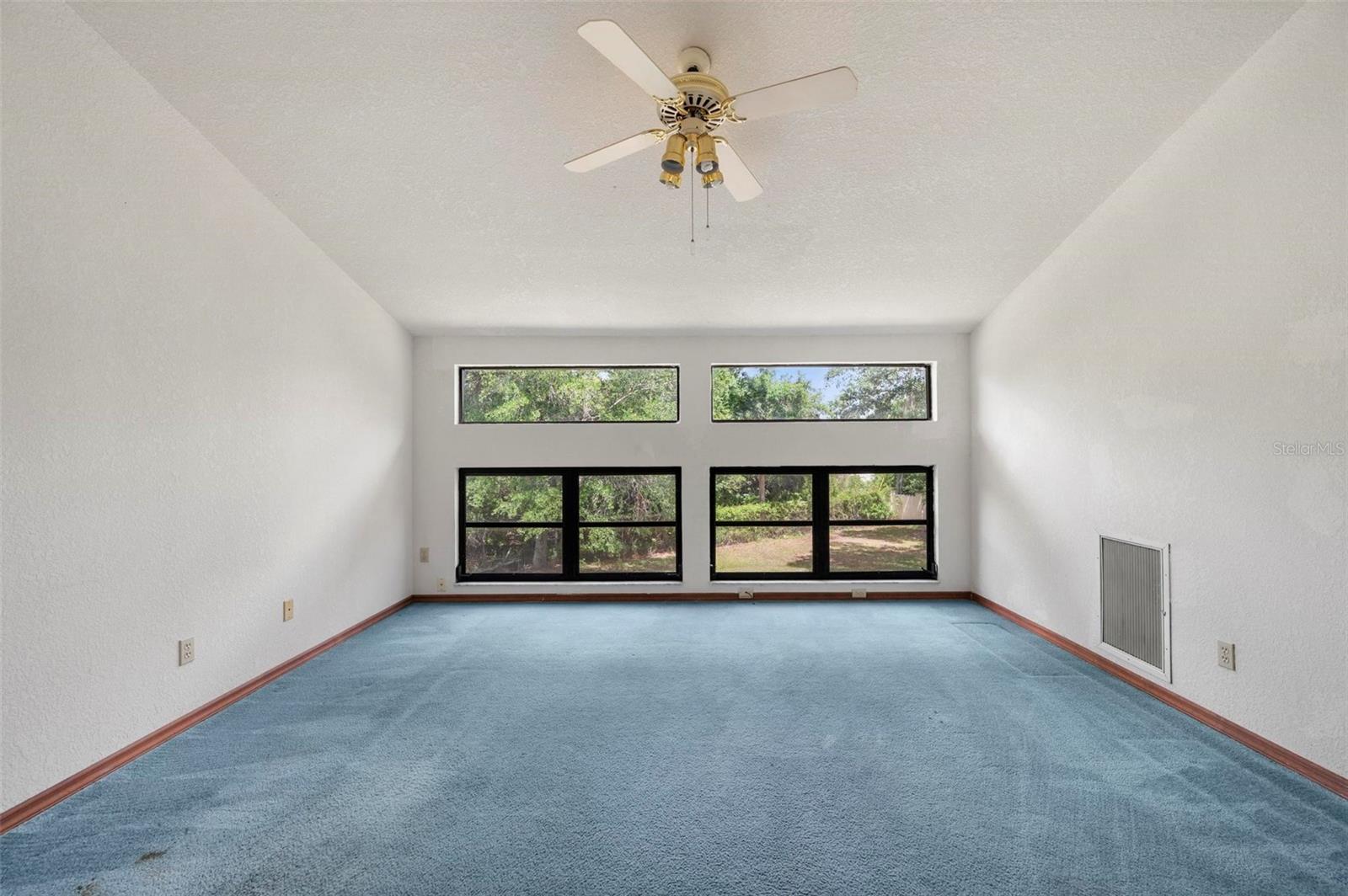 Image 63 of 76 For 1105 Yorkshire Street