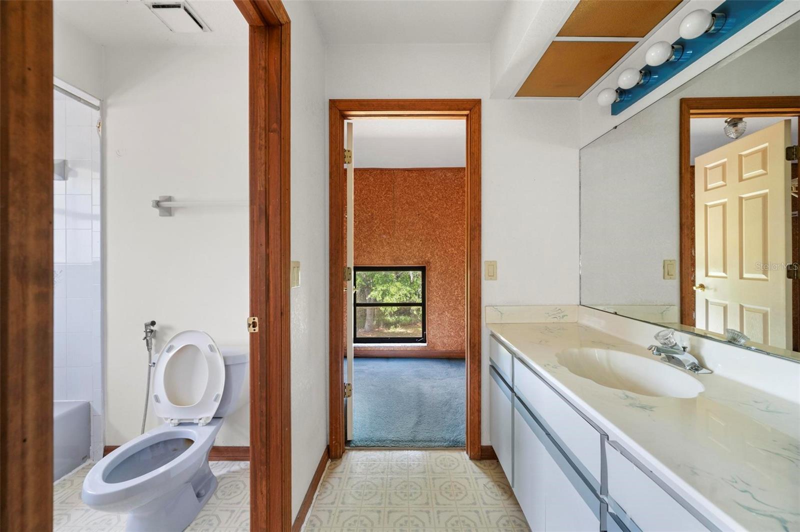 Image 65 of 76 For 1105 Yorkshire Street