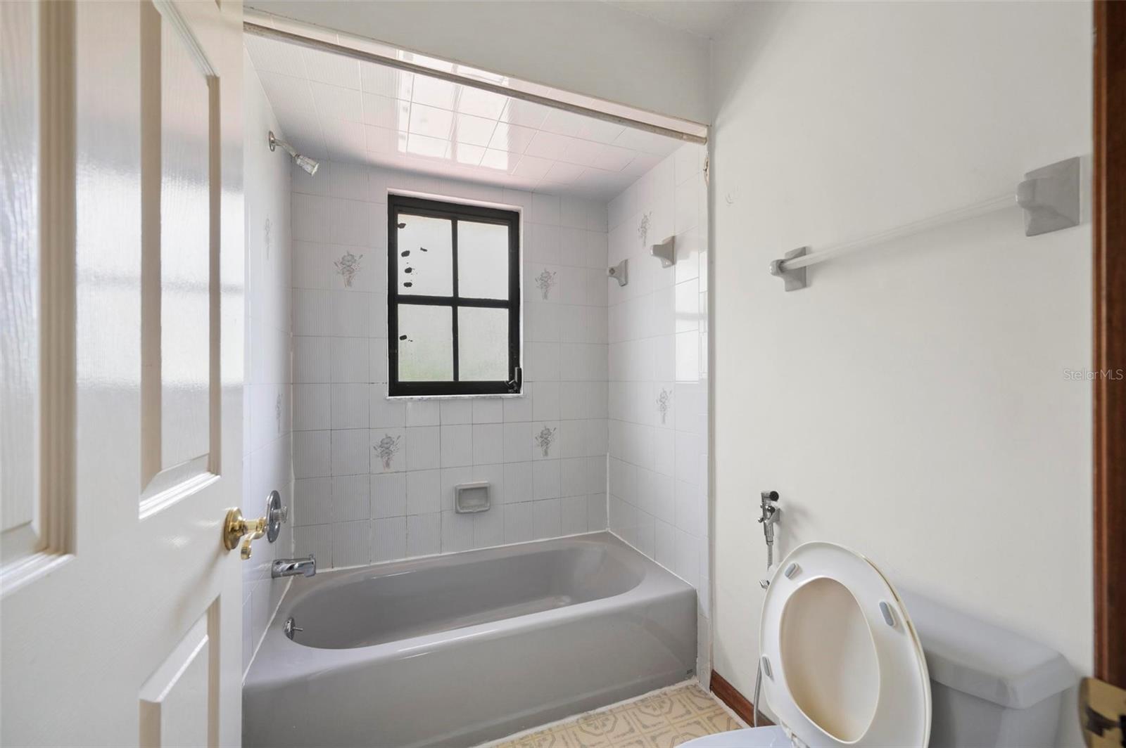 Image 66 of 76 For 1105 Yorkshire Street