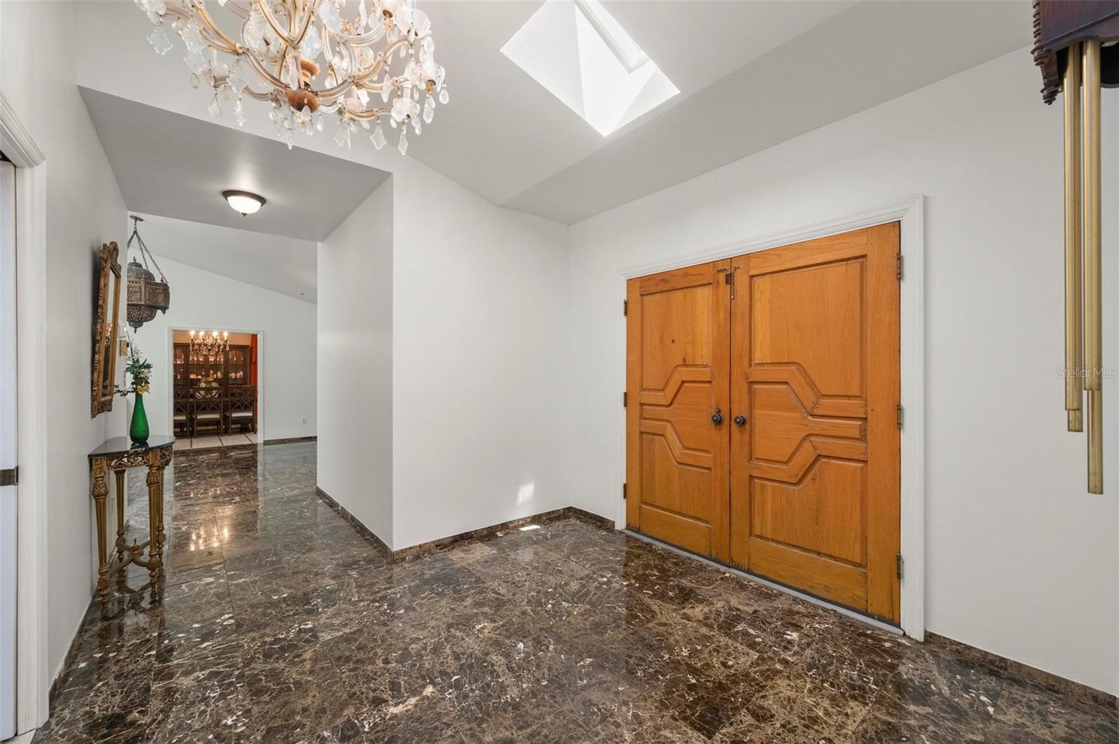 Image 9 of 76 For 1105 Yorkshire Street