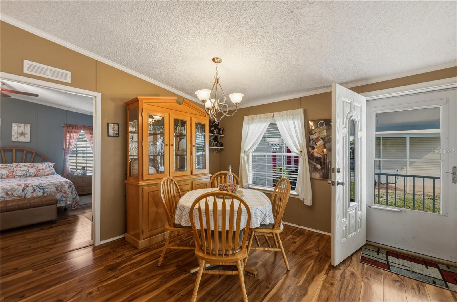 Image 10 of 83 For 2100 Kings Highway 401