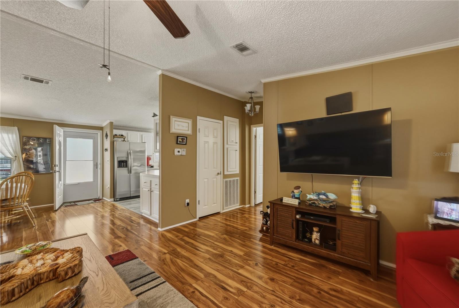 Image 11 of 83 For 2100 Kings Highway 401