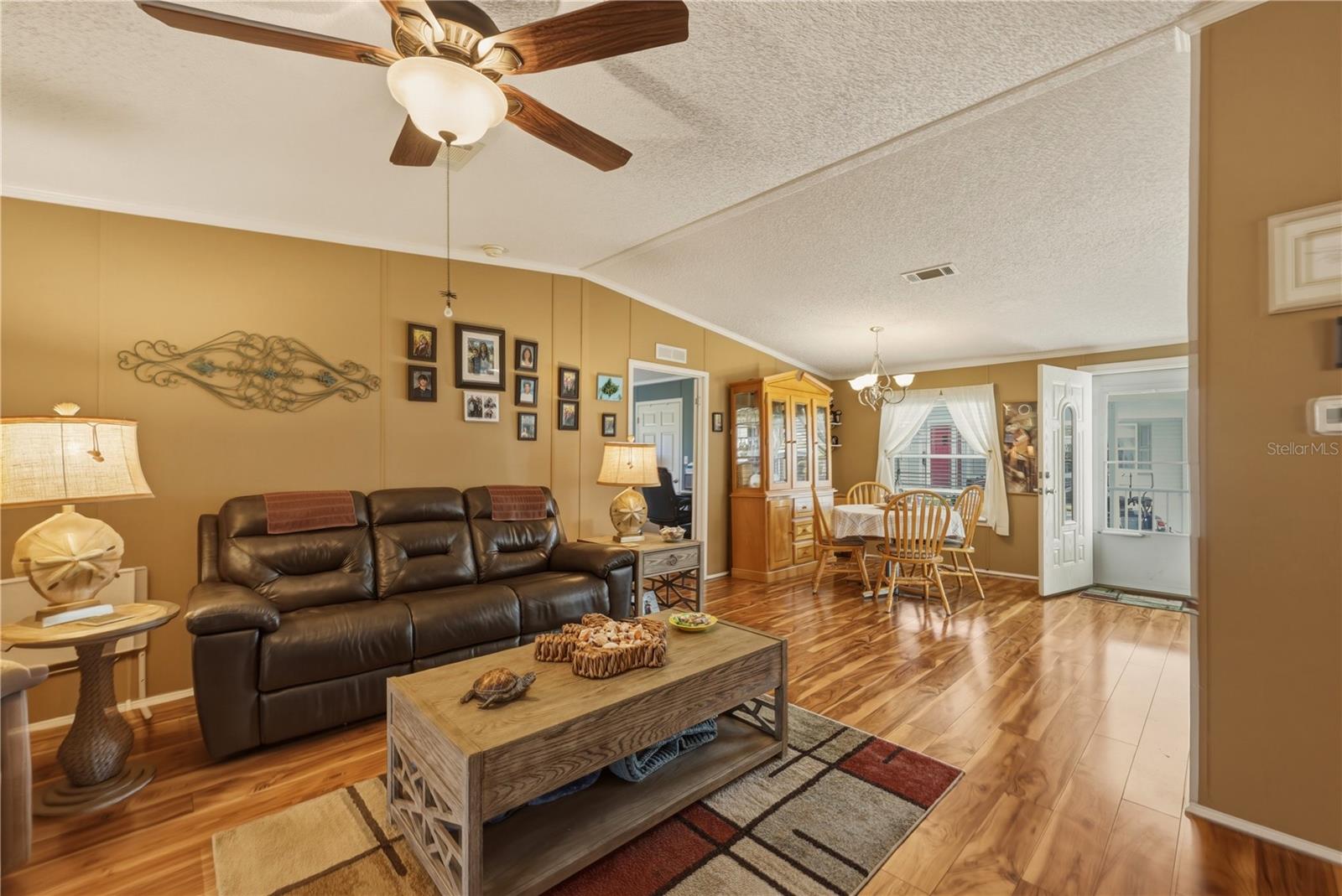 Image 12 of 83 For 2100 Kings Highway 401