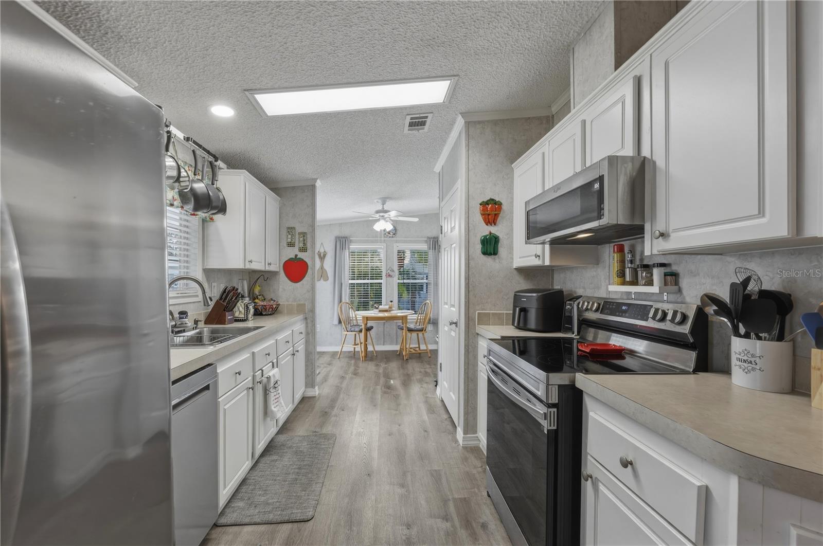 Image 20 of 83 For 2100 Kings Highway 401