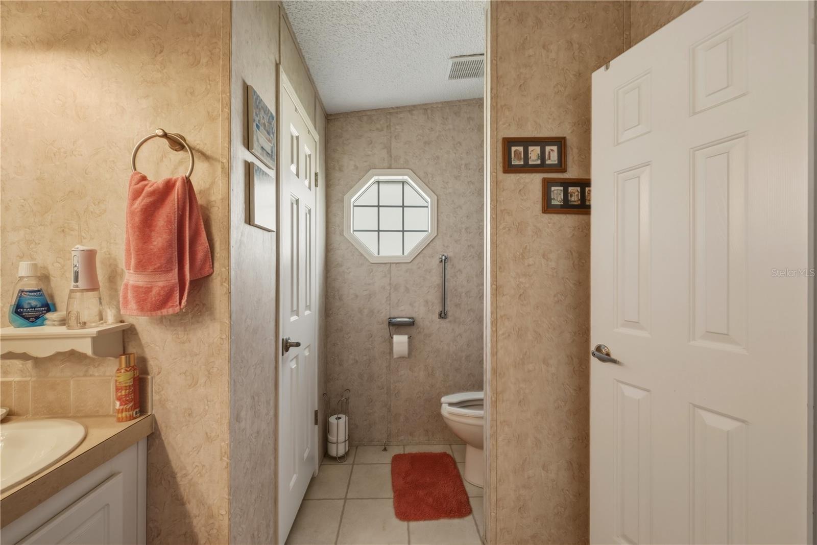 Image 25 of 83 For 2100 Kings Highway 401