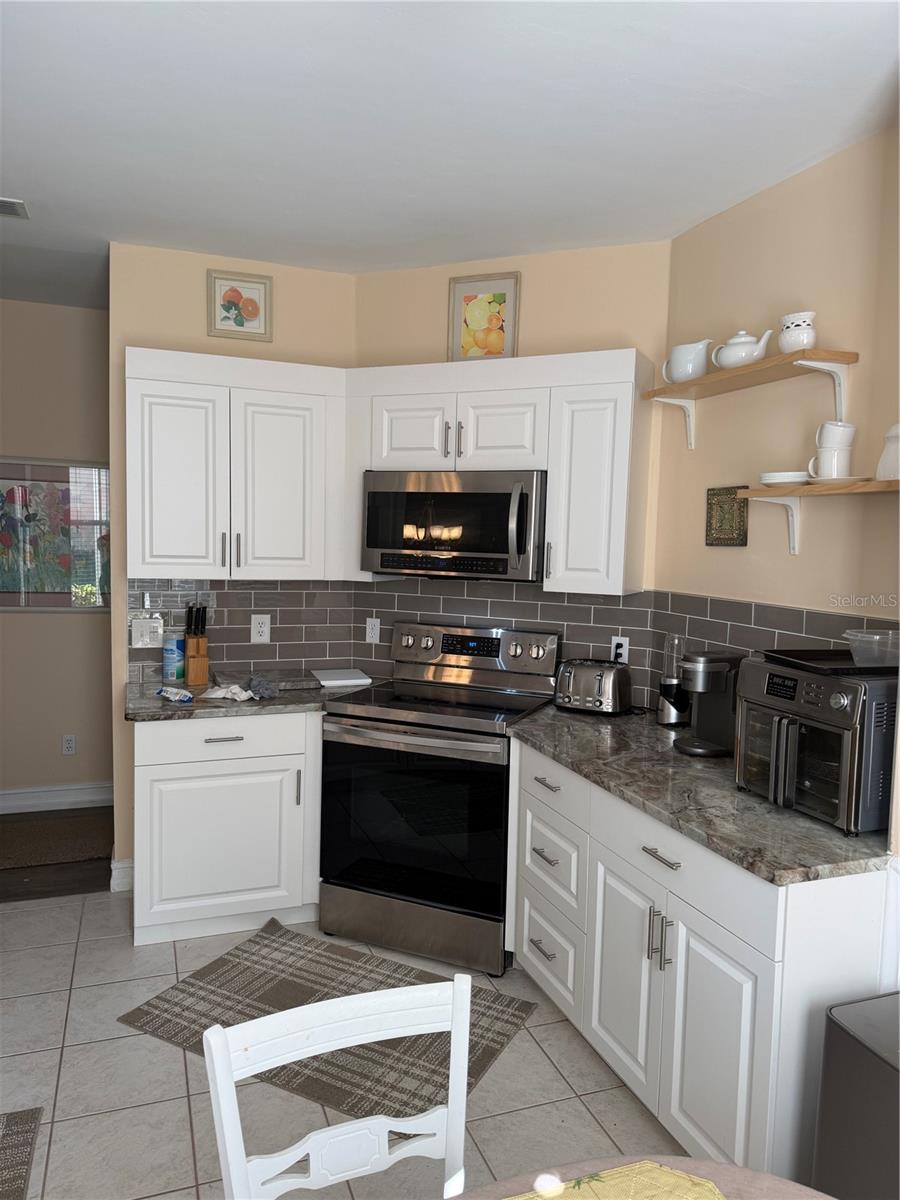 Image 3 of 48 For 14980 Vista View Way 201