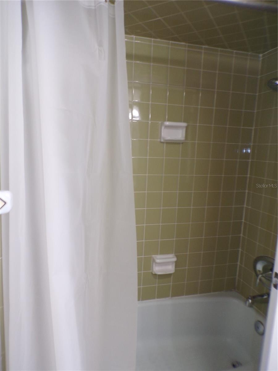 Image 12 of 43 For 1080 Bal Harbor Boulevard 4d