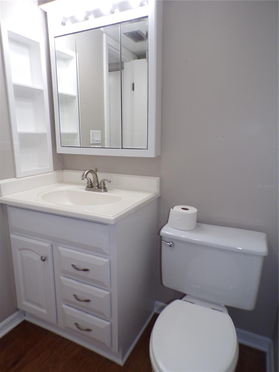 Image 13 of 43 For 1080 Bal Harbor Boulevard 4d