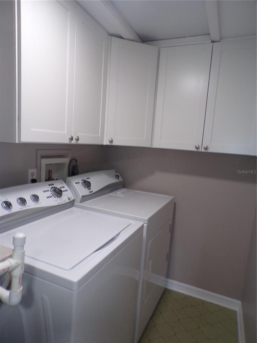 Image 23 of 43 For 1080 Bal Harbor Boulevard 4d