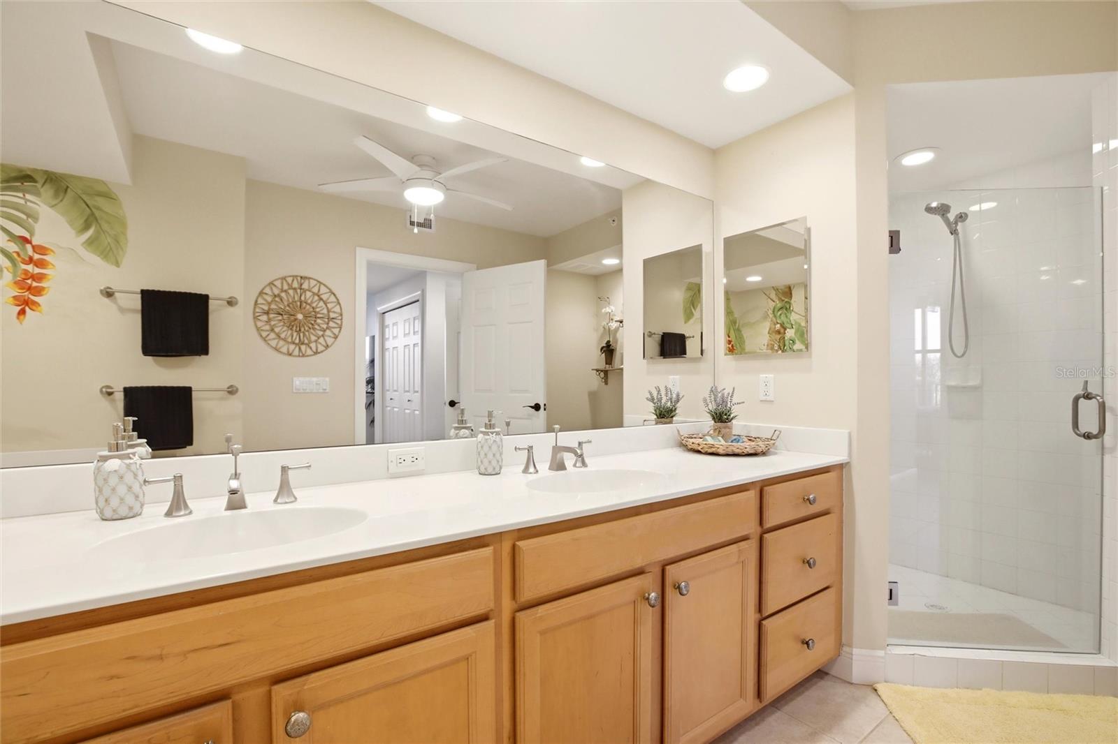 Image 14 of 36 For 3313 Sunset Key Circle 105