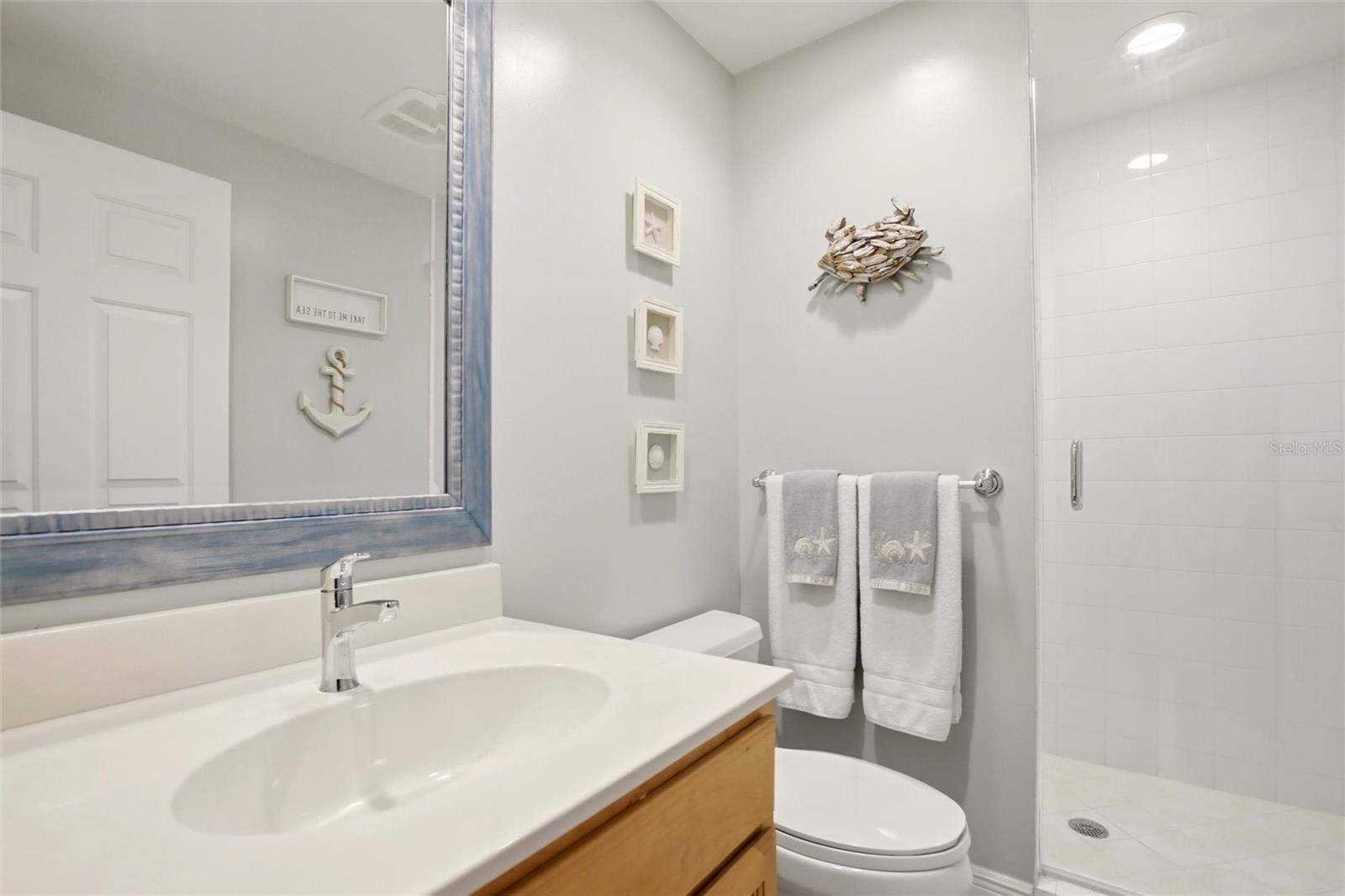 Image 17 of 36 For 3313 Sunset Key Circle 105