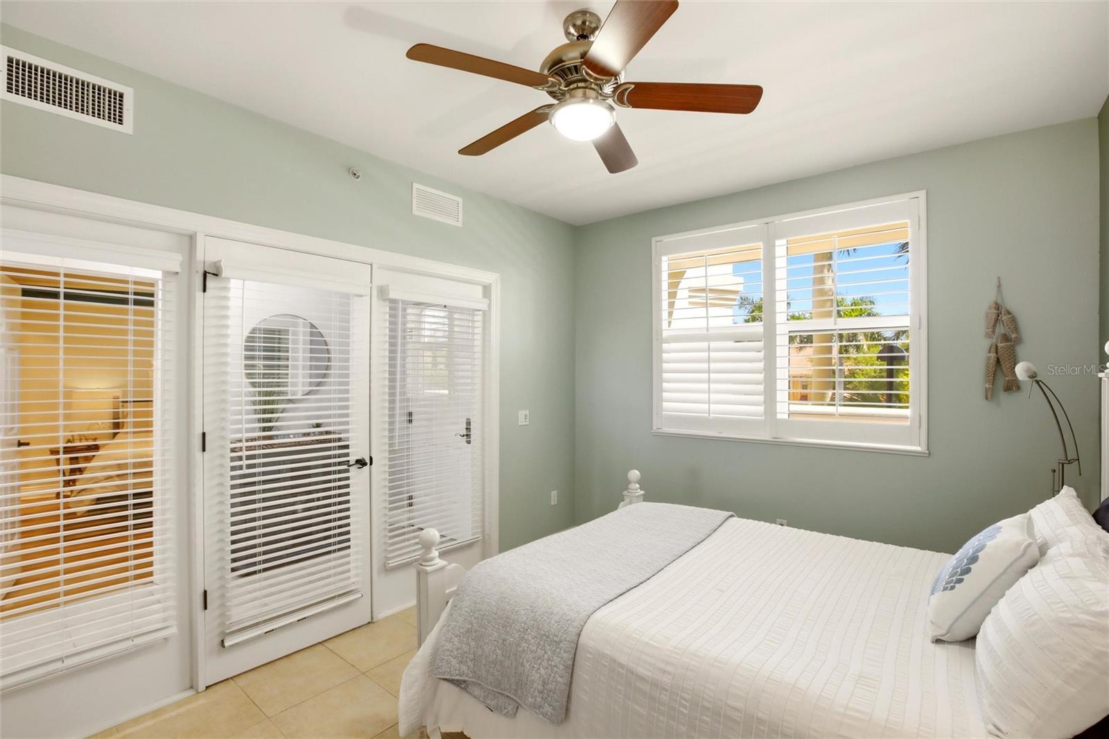 Image 19 of 36 For 3313 Sunset Key Circle 105