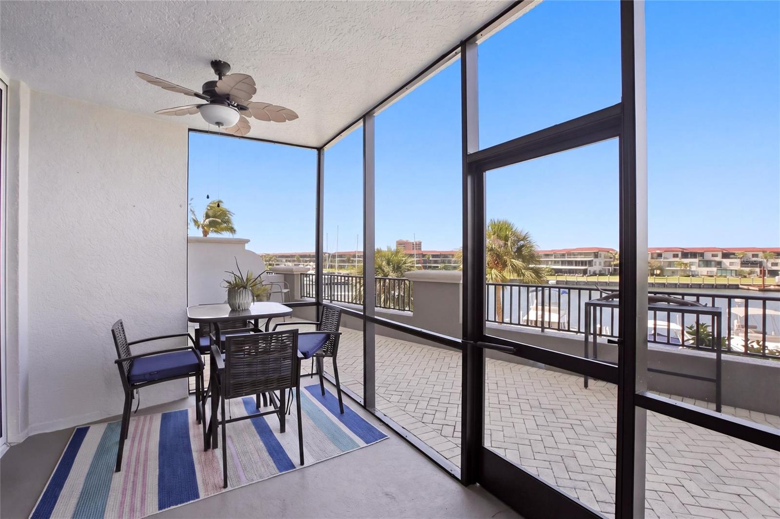 Image 22 of 36 For 3313 Sunset Key Circle 105