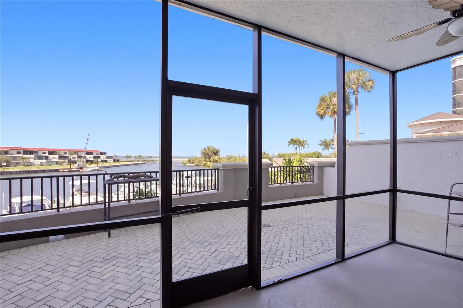 Image 23 of 36 For 3313 Sunset Key Circle 105