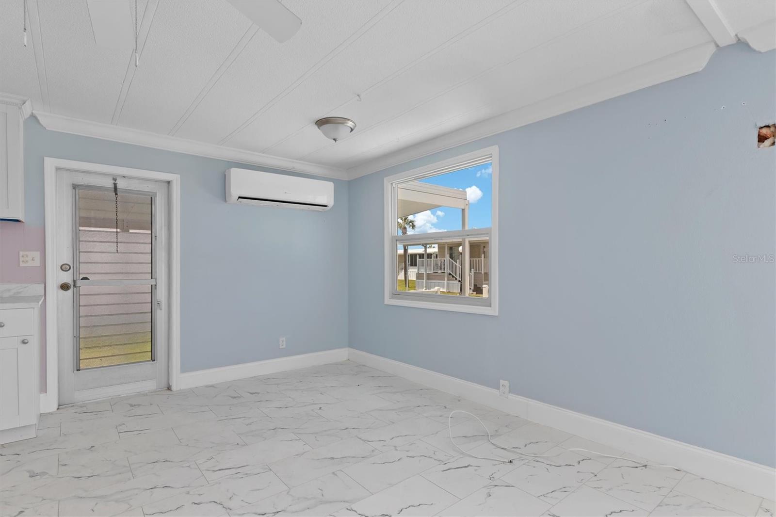 Image 11 of 42 For 4300 Riverside Drive 14