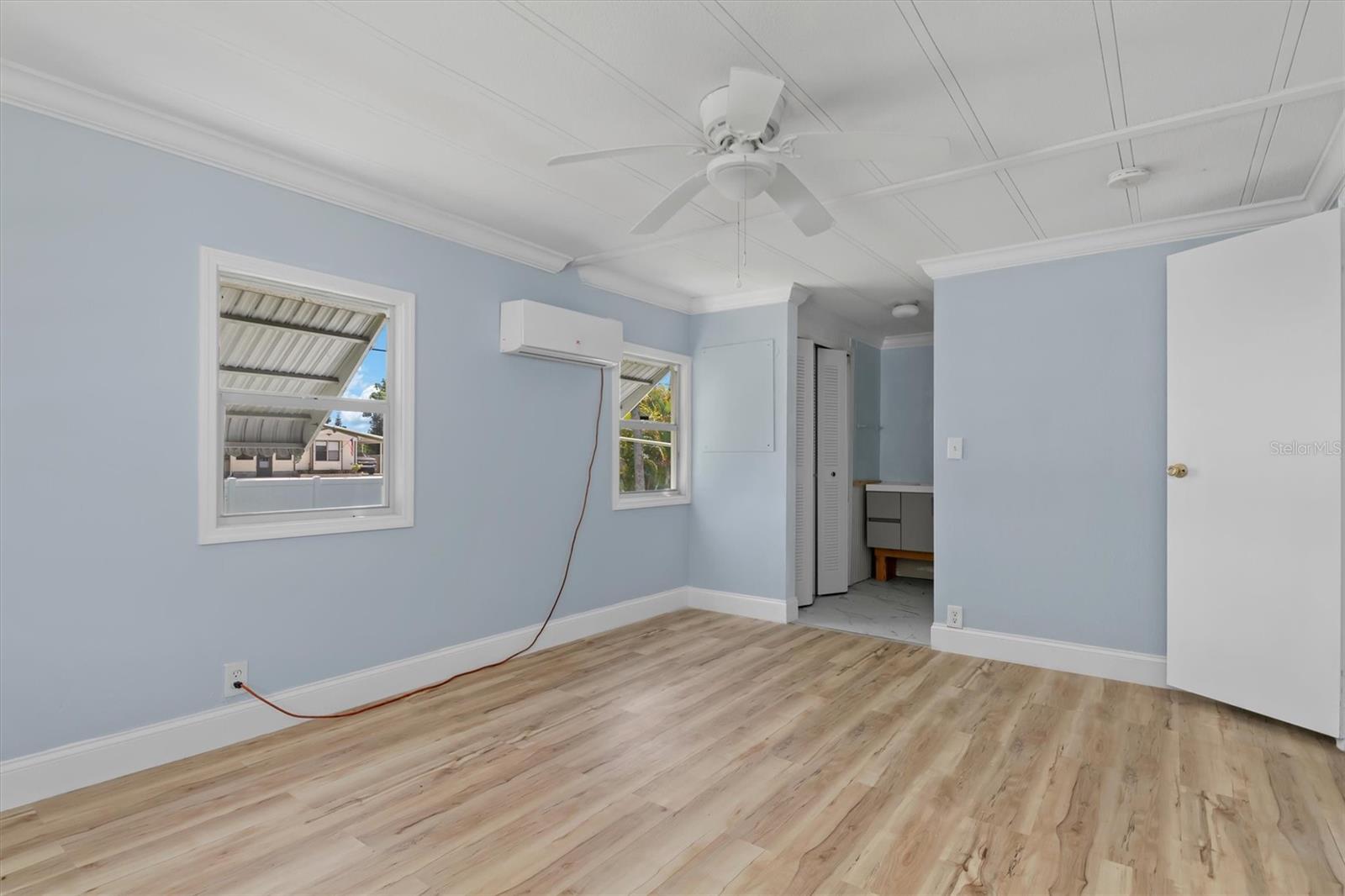 Image 15 of 42 For 4300 Riverside Drive 14