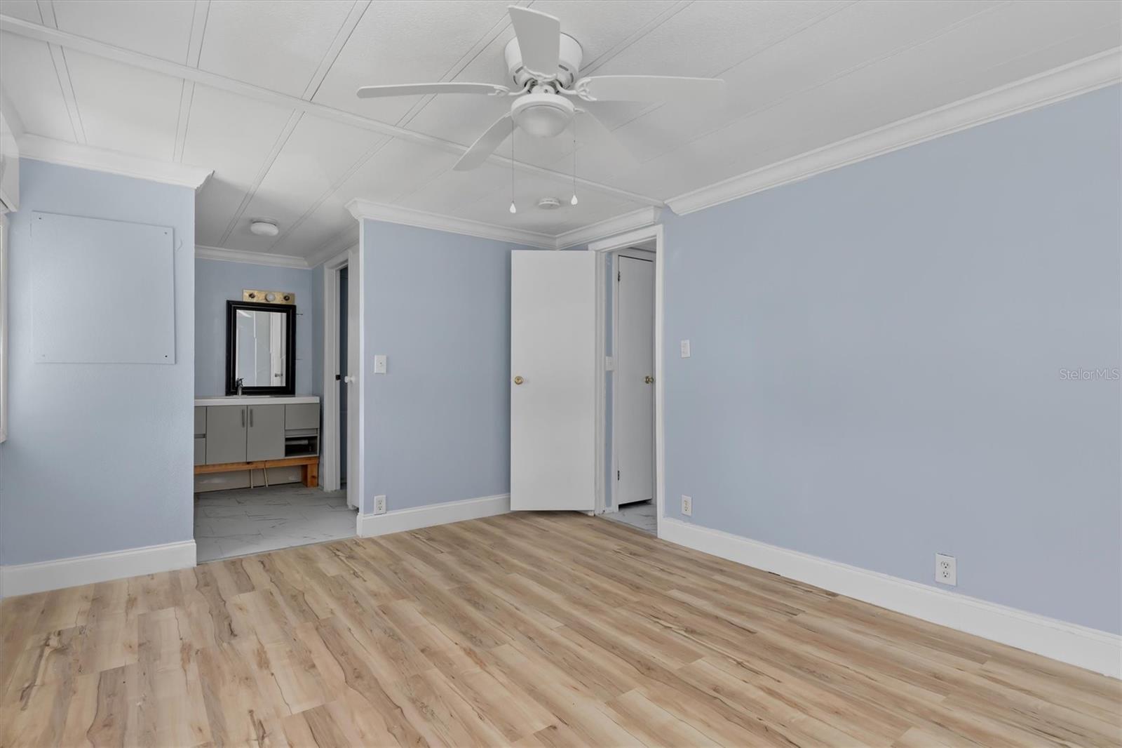 Image 16 of 42 For 4300 Riverside Drive 14