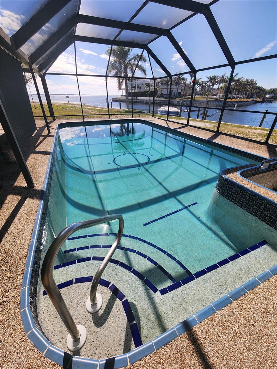 Image 2 of 6 For 258 Beeney Road Se