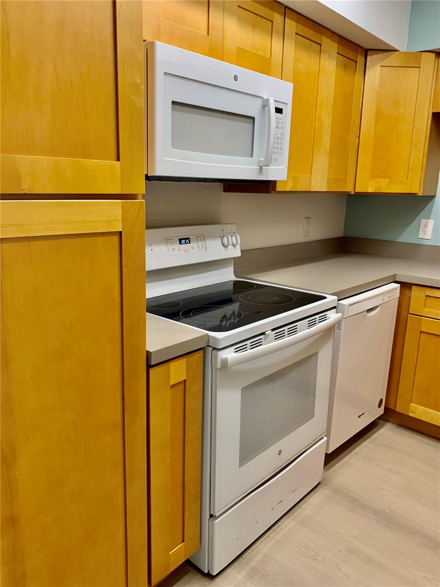 Image 10 of 32 For 21267 Gertrude Avenue 114