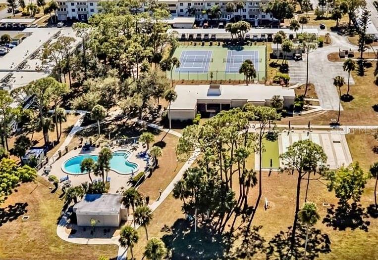 Image 27 of 32 For 21267 Gertrude Avenue 114