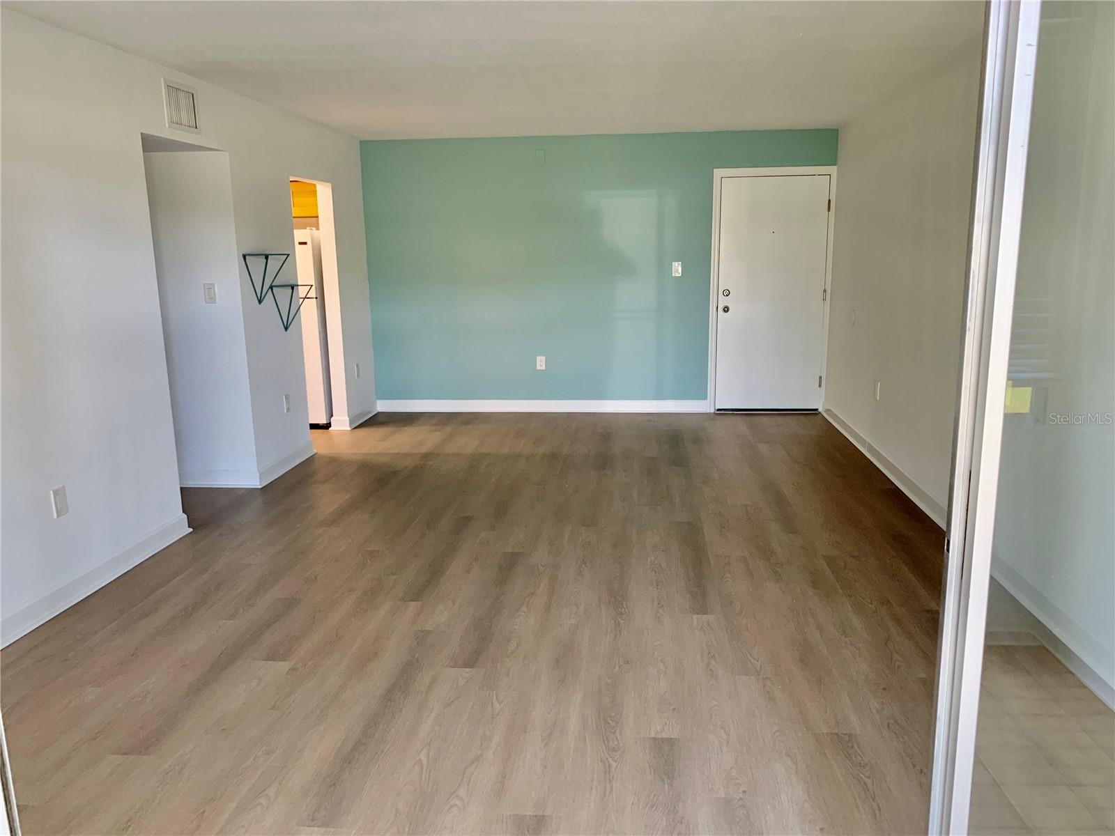 Image 3 of 32 For 21267 Gertrude Avenue 114