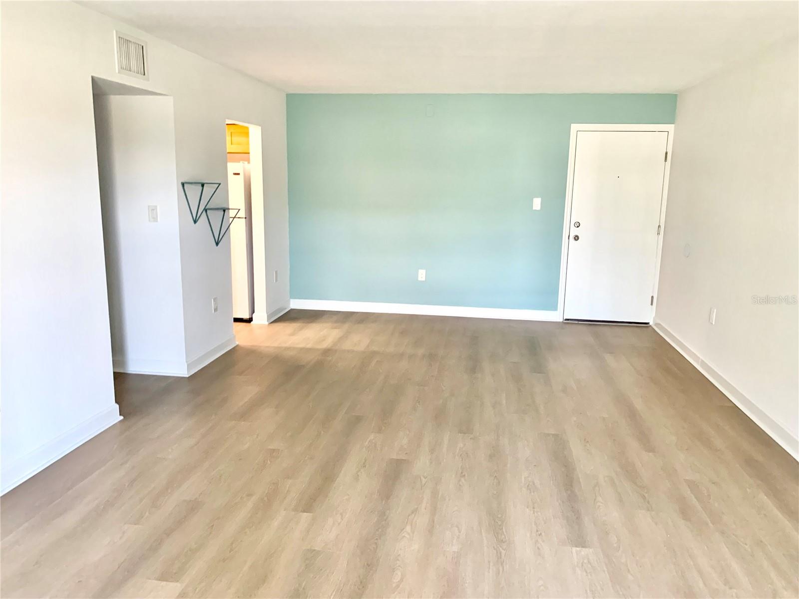 Image 4 of 32 For 21267 Gertrude Avenue 114