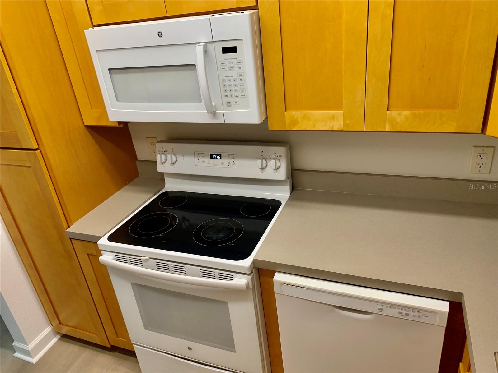 Image 9 of 32 For 21267 Gertrude Avenue 114