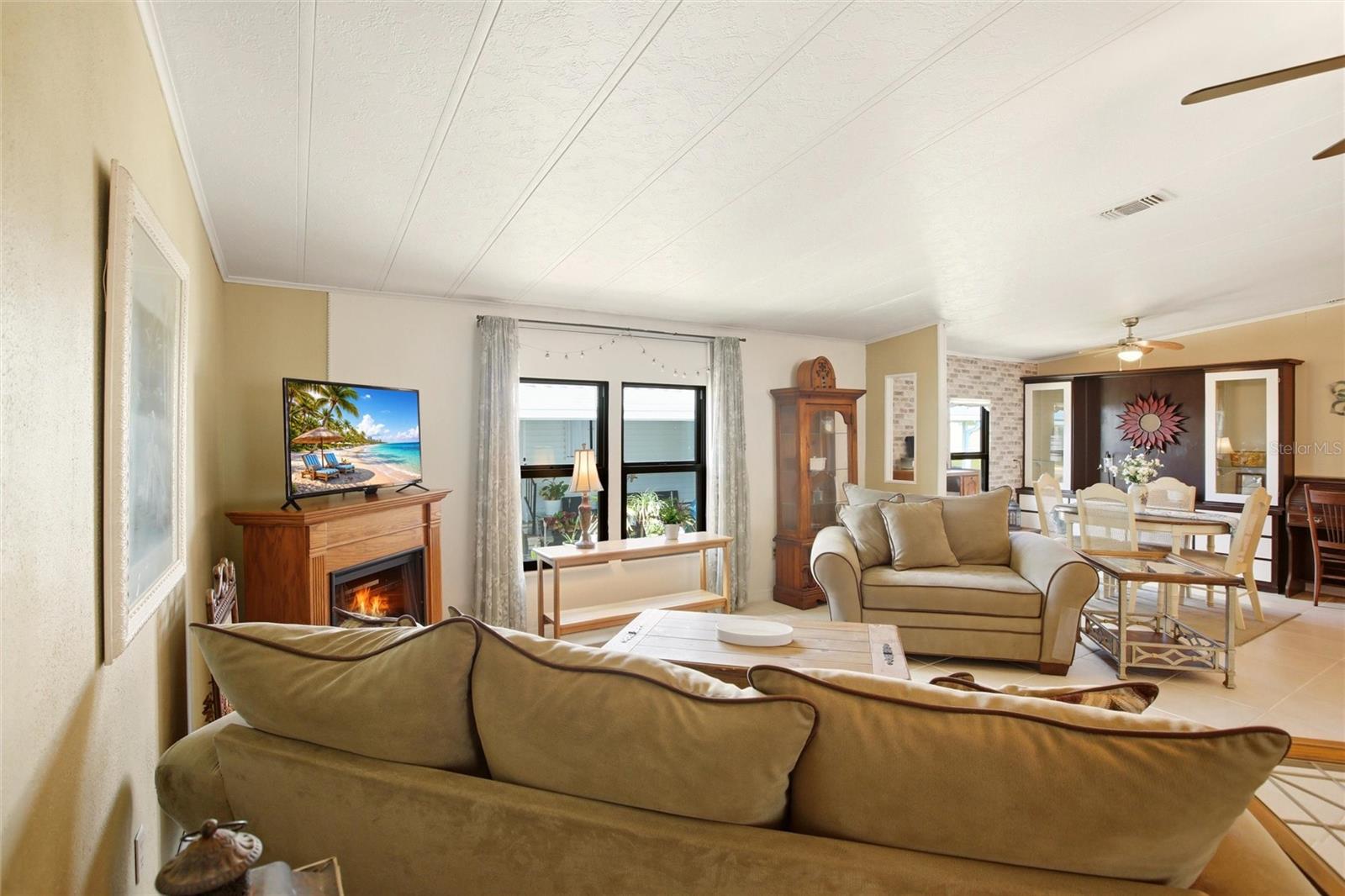 Image 16 of 59 For 15550 Burnt Store Road 231